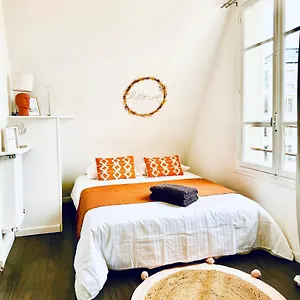 Cosy Place Entre L'arc De Triomphe Et Les Champs-elysees , Paris France